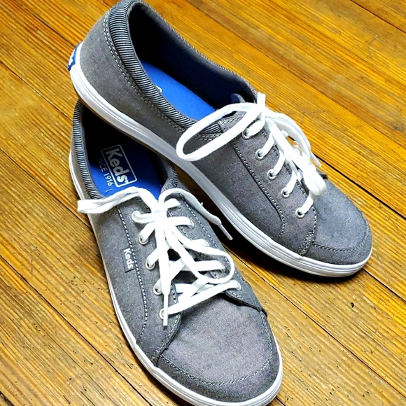 Keds women's canvas sneakers. excellent condition.
